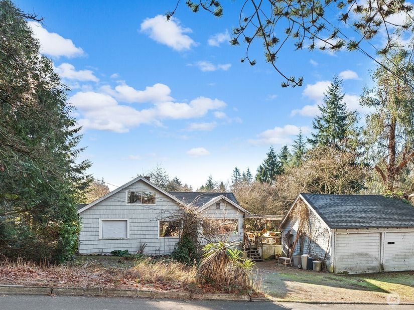 5721 108th Avenue NE, Kirkland WA 98033