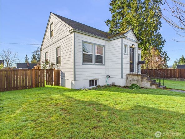 2103 E 21st Street, Bremerton WA 98310