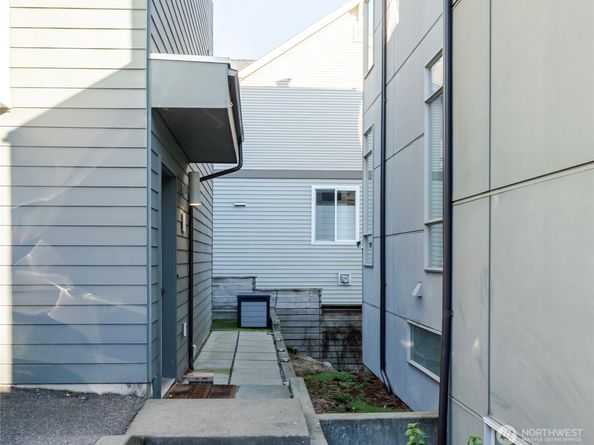 3245 21st Avenue W, Seattle WA 98199