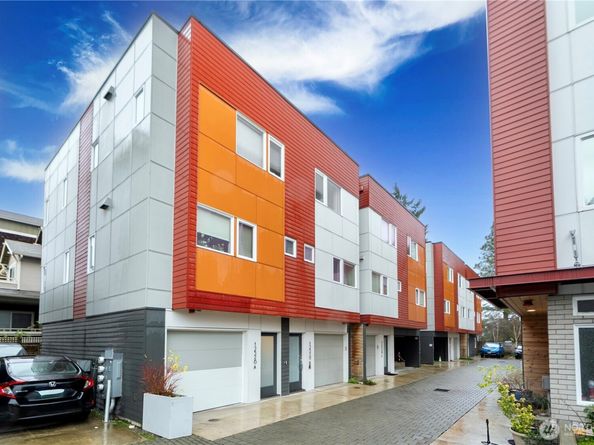 12526 15th Avenue NE B, Seattle WA 98125