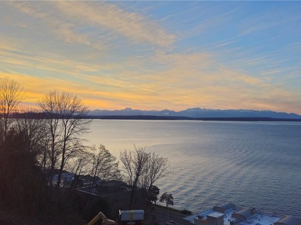 1019 California Lane SW, Seattle WA 98116