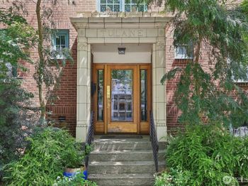 408 Bellevue Avenue E