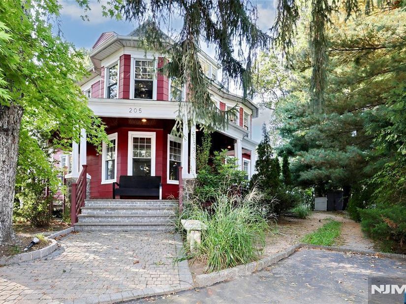 205 Grand Avenue, Leonia NJ 07605