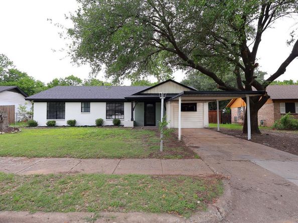 412  Langley  , Everman Texas 76140