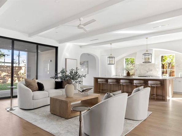 9826  Mixon Drive , Dallas Texas 75220