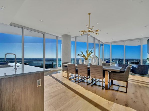 3130 N Harwood Street  2802, Dallas Texas 75201