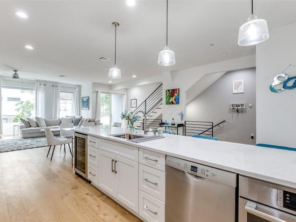 2222  Moser Avenue  110, Dallas Texas 75206