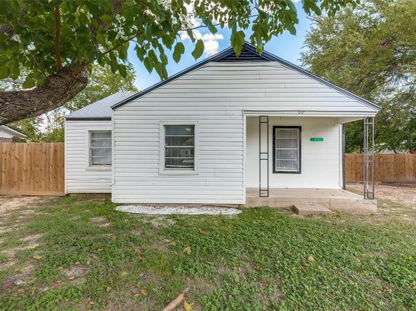 217  Ridgeway Avenue , Azle Texas 76020