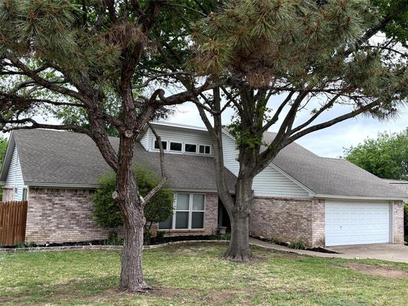 4610  Bellefontaine Court , Arlington Texas 76017