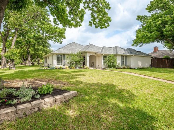 3809  Kelly Boulevard , Carrollton Texas 75007