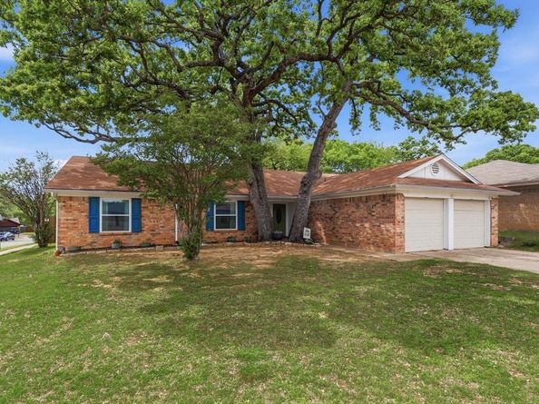 2413  Meadow View , Bedford Texas 76021