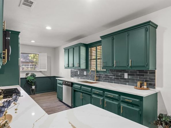 5605  Wales Avenue , Fort Worth Texas 76133