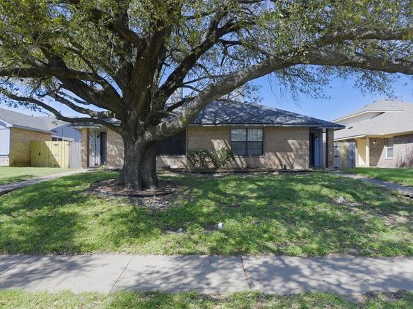 1433 N Bluegrove Road , Lancaster Texas 75134