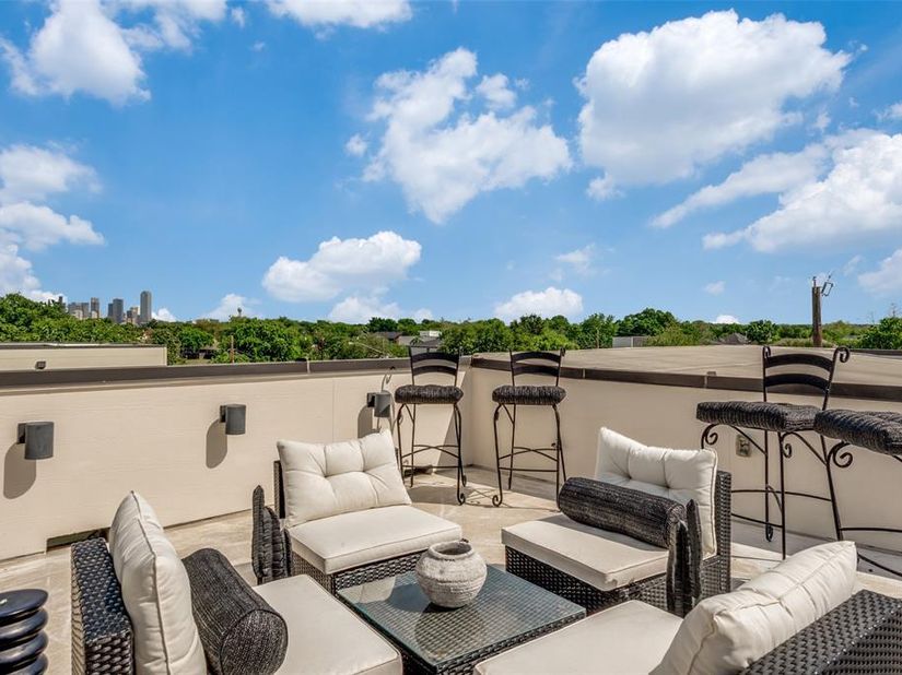 2043  Canada Drive , Dallas Texas 75212