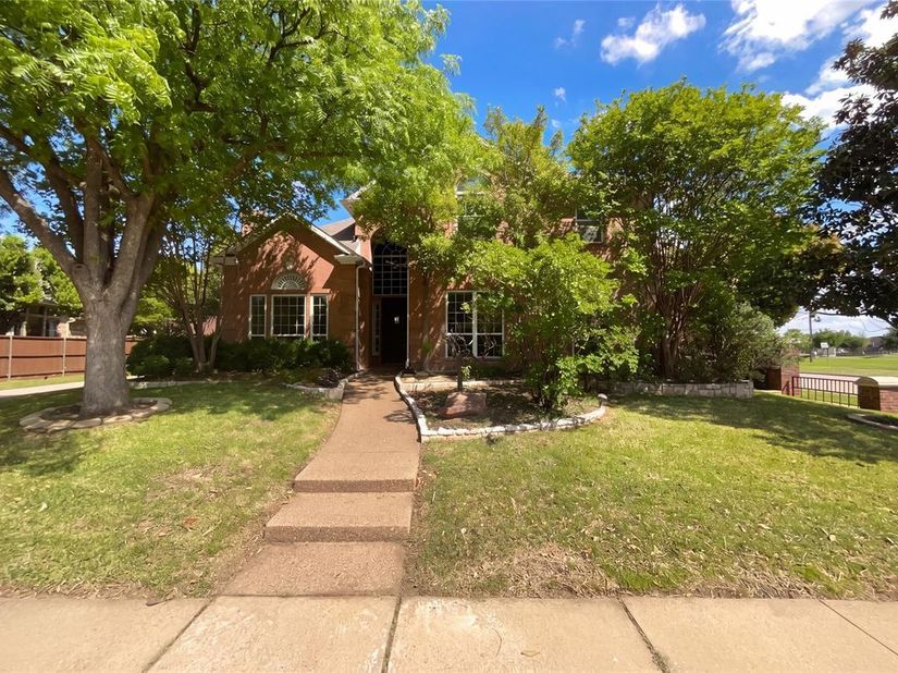 2400  Creekview Drive , Plano Texas 75093