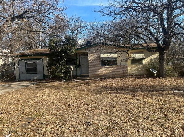 6329  Ava Court Drive , Fort Worth Texas 76112