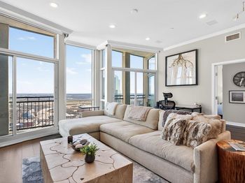 500  Throckmorton Street 