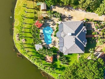 2910  Lakeshore Court 