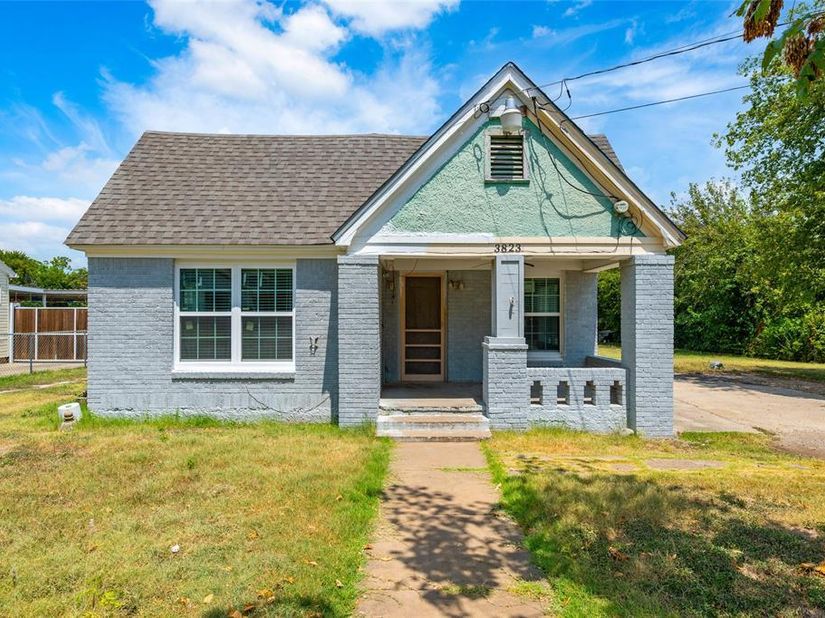 3823  Dempster Avenue , Cockrell Hill Texas 75211