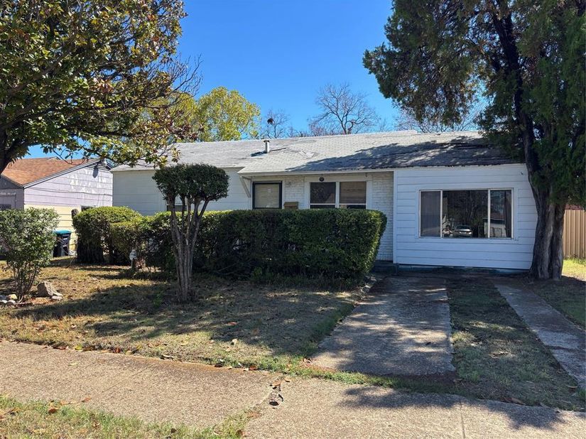 2436  Rattikin Road , Fort Worth Texas 76105