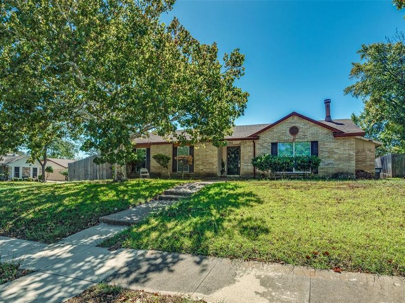 1202  Canyon Oaks Drive , Lancaster Texas 75146