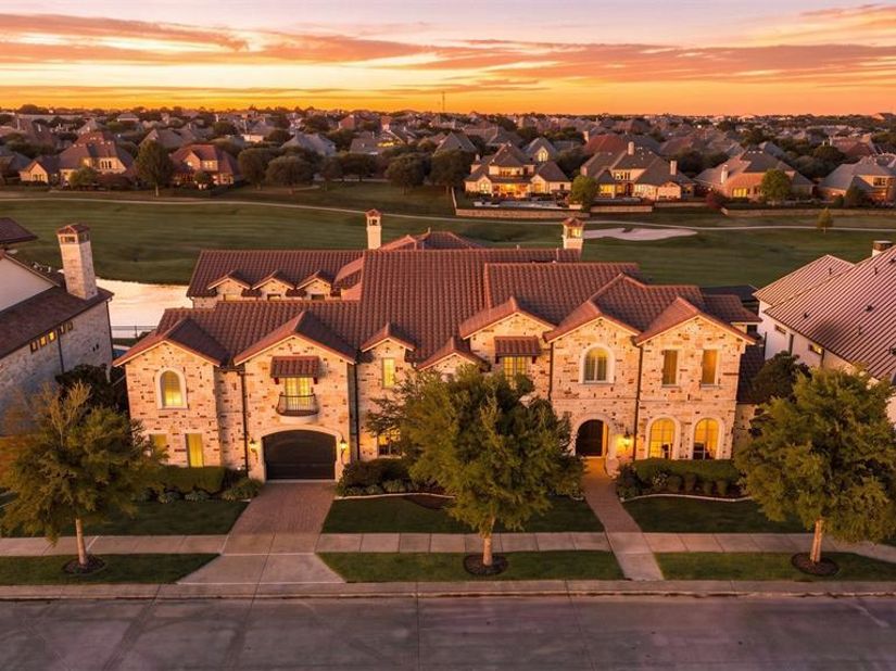 1105  Excalibur Boulevard , Lewisville Texas 75056