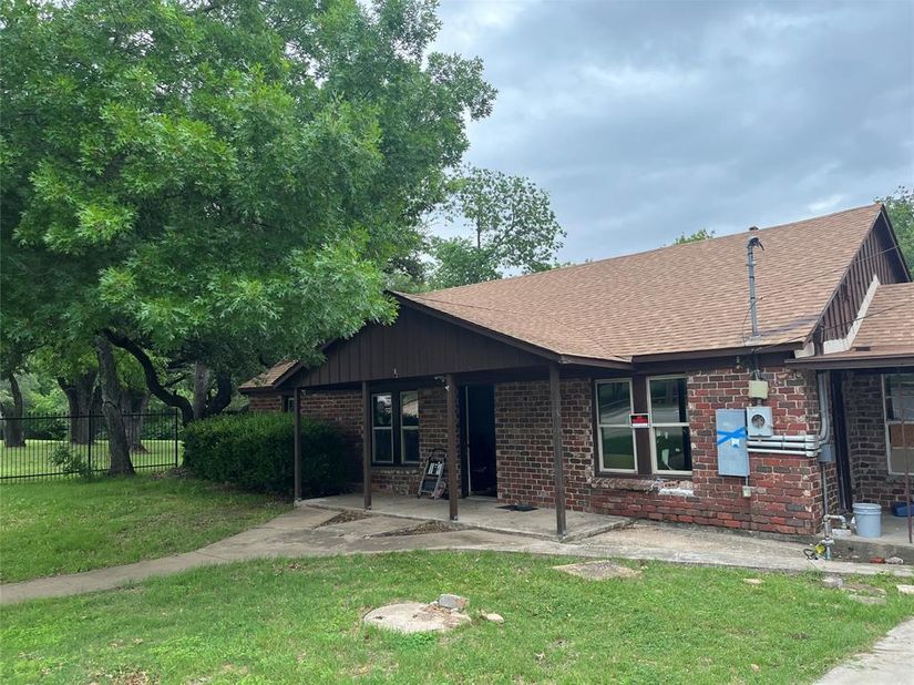 6921  Charbonneau Road , Lake Worth Texas 76135
