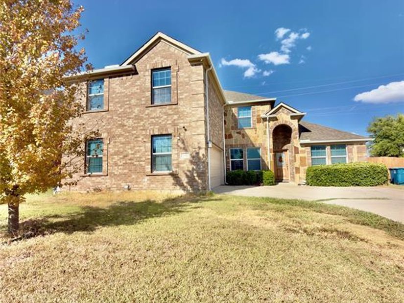 632  Rolling Hills Lane , DeSoto Texas 75115