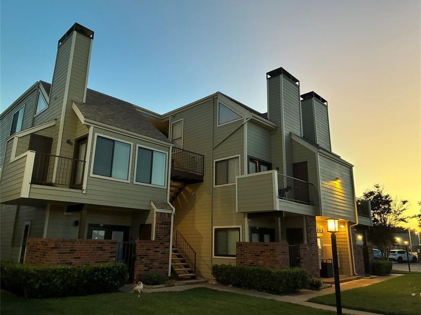 3129  Sondra Drive  205, Fort Worth Texas 76107