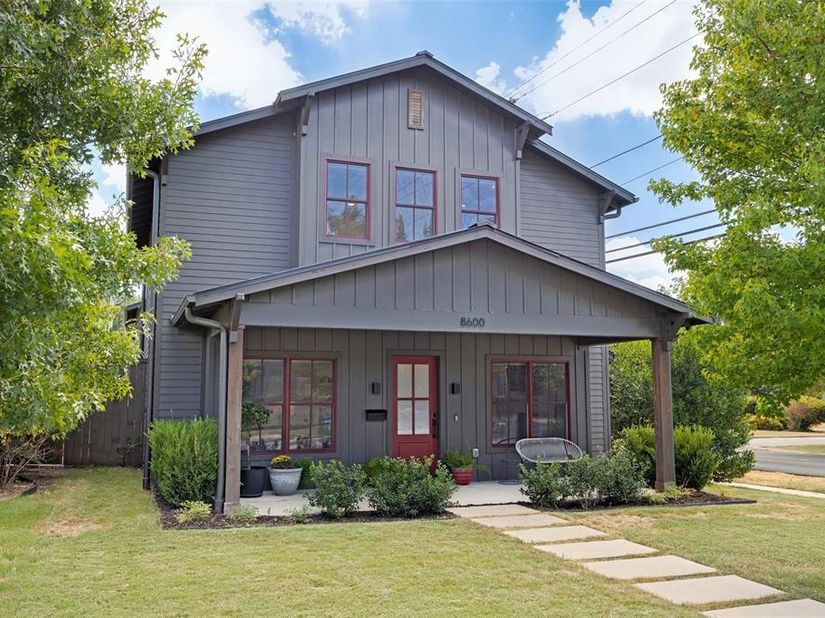 8600  Forest Hills Boulevard , Dallas Texas 75218