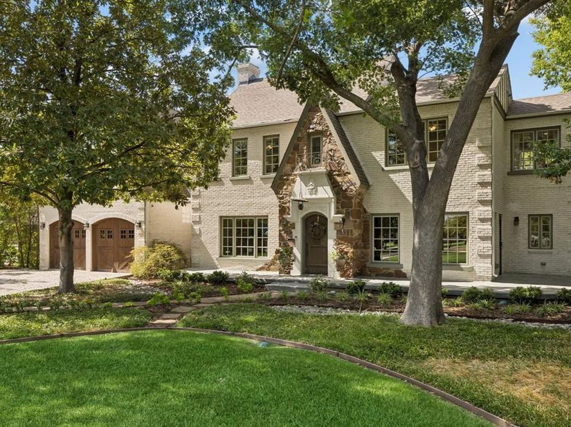 8319  Forest Hills Boulevard , Dallas Texas 75218