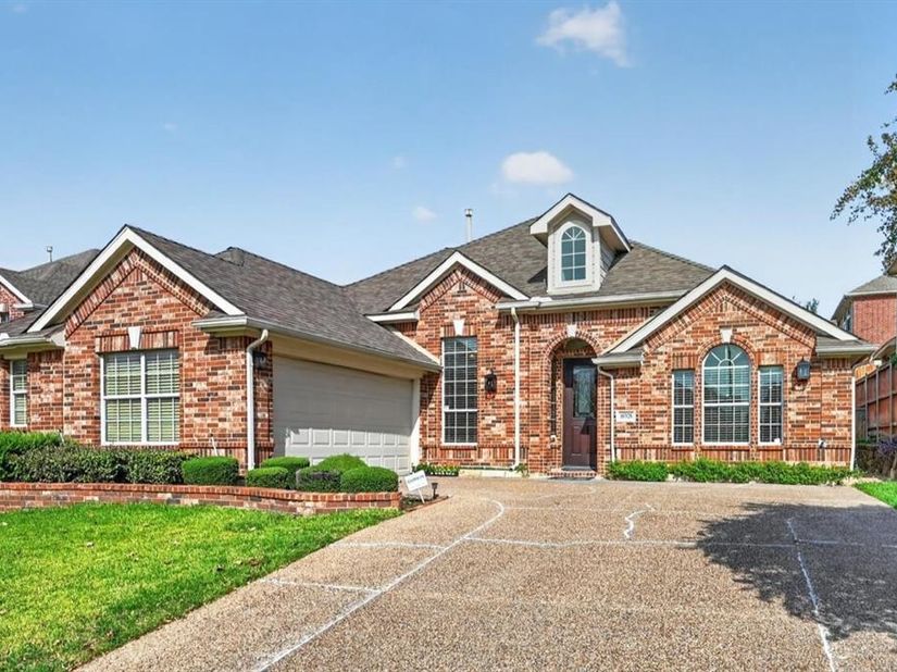 10328  Offshore Drive , Irving Texas 75063