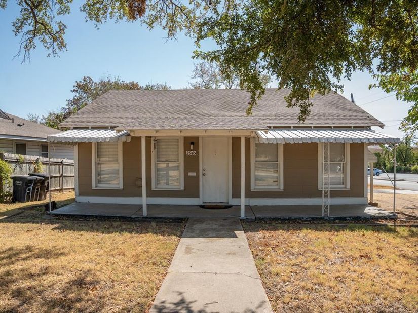 2945  Handley Drive , Fort Worth Texas 76112