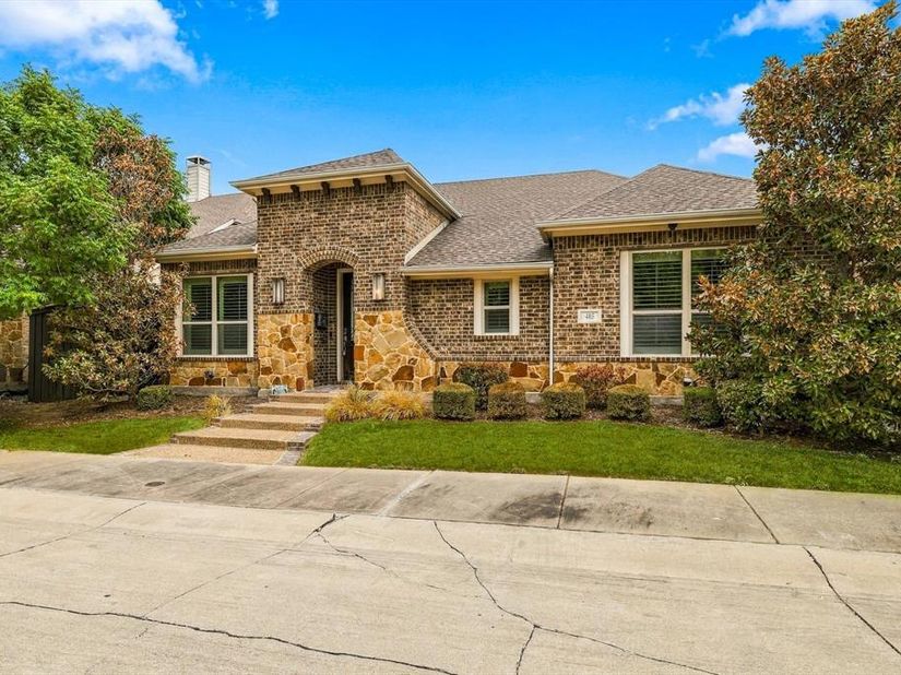 405  Sir Torin Lane , Lewisville Texas 75056