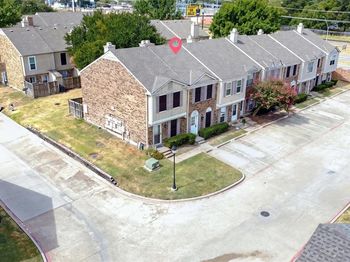 621  Carriagehouse Lane 