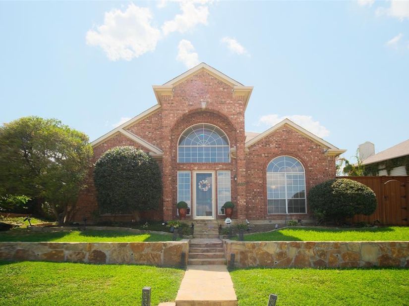 1804  Canoe Way , Carrollton Texas 75010