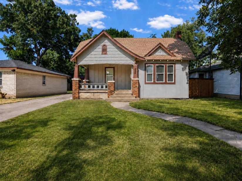 719 N Barnett Avenue , Dallas Texas 75211
