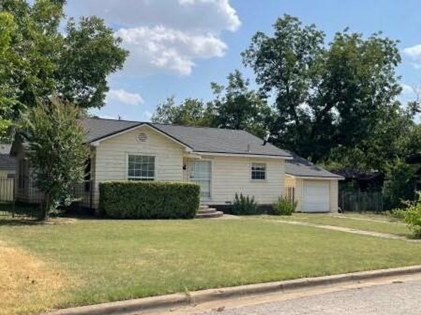 2332  Glencrest Drive , Fort Worth Texas 76119