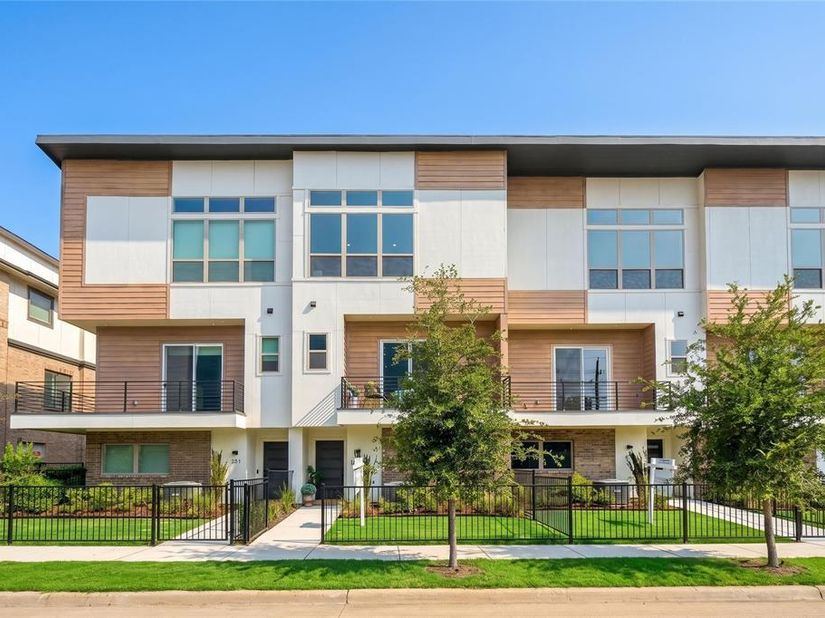 13900  Noel   202, Dallas Texas 75240
