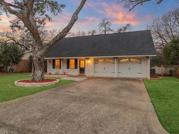 806  Waggoner Drive 