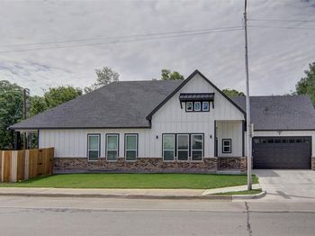 3220 N Houston Street 