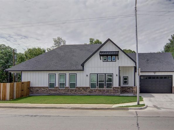 3220 N Houston Street , Fort Worth Texas 76106