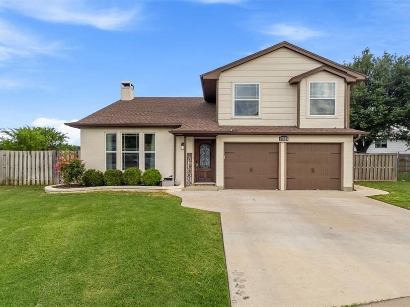 8800  Crestbrook Drive , Fort Worth Texas 76179