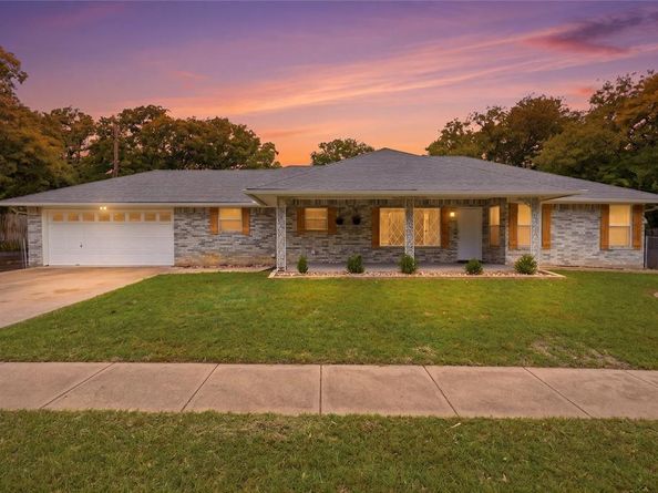 217  Spruce Circle , Azle Texas 76020