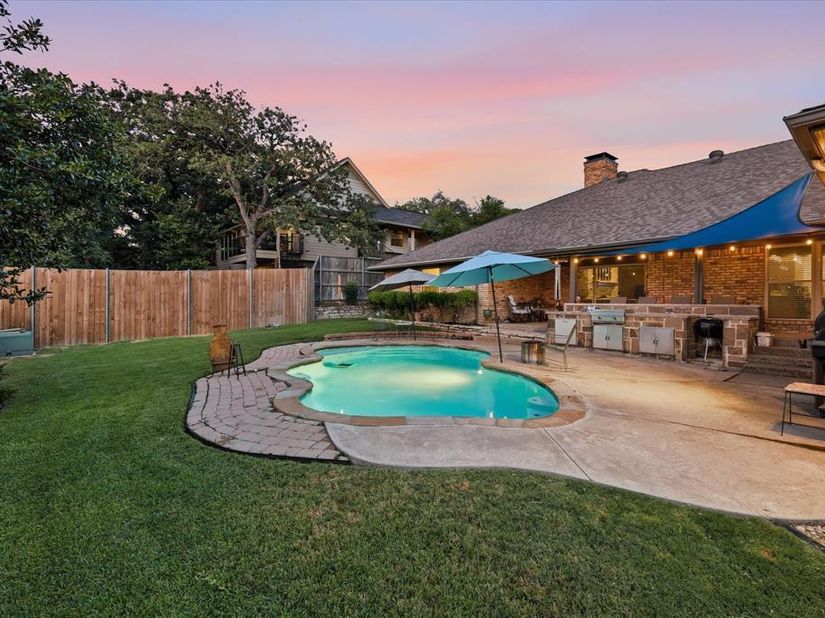 6007  Forestcreek Court , Arlington Texas 76016