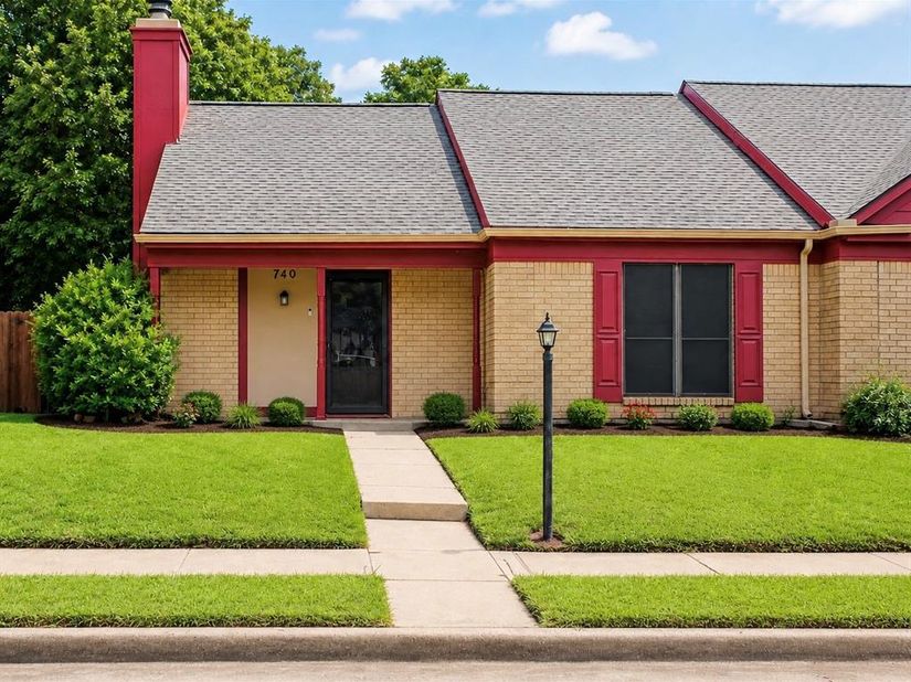 740  Versailles Street , Mesquite Texas 75149