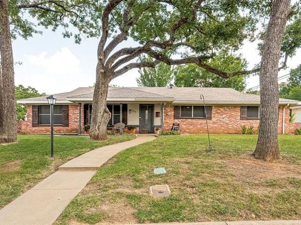 5024  Fall River Drive , Fort Worth Texas 76103