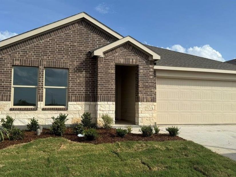 1061  STANDING POINT Drive , Fort Worth Texas 76131