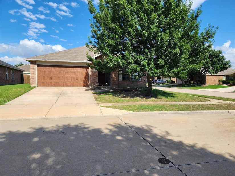 700  Swan Drive , Aubrey Texas 76227