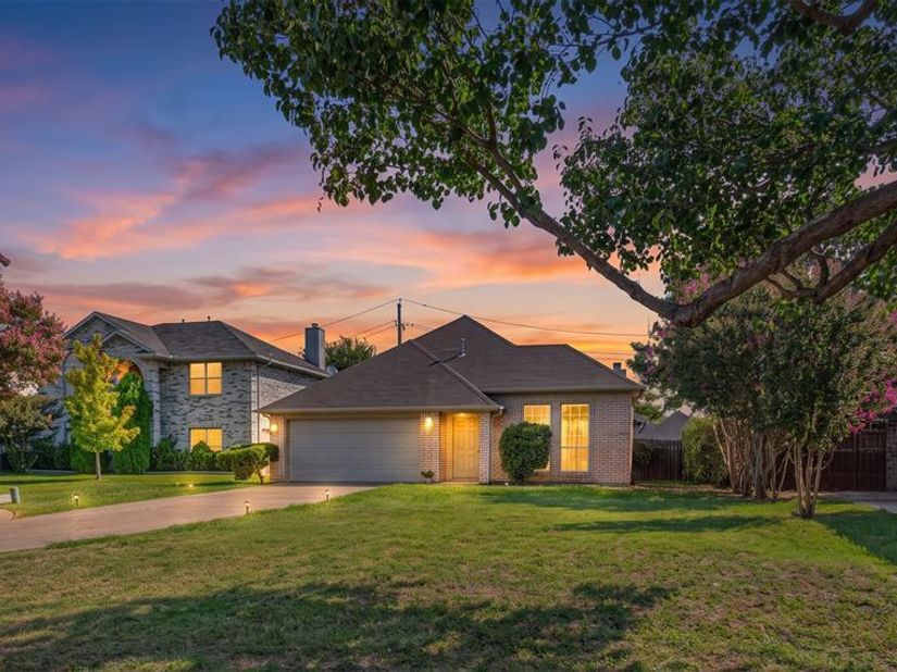 7513  Beverly Drive , Rowlett Texas 75089